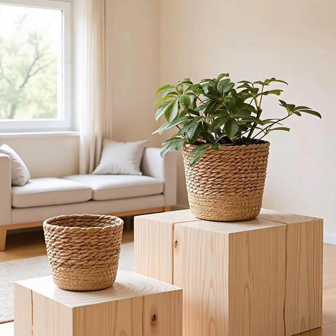 6'' Seagrass Round Wicker Planter Basket with Plastic Liner, Handmade Woven Basket Flower Pot for Indoor Plants and Flower, Boho Home Decor, Bread & Fruit Storage Basket (Black,6.1''X4.3'')