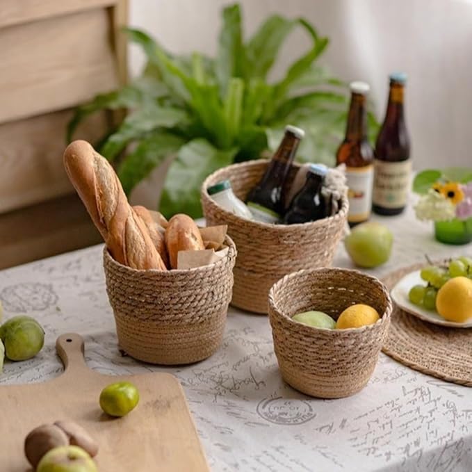 6'' Seagrass Round Wicker Planter Basket with Plastic Liner, Handmade Woven Basket Flower Pot for Indoor Plants and Flower, Boho Home Decor, Bread & Fruit Storage Basket (Green,6.9''X4.7'')