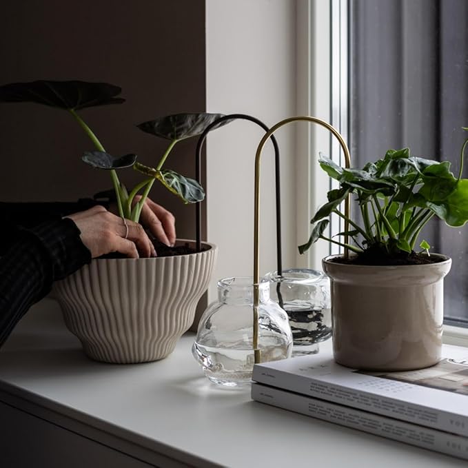 Beautiful Self-Watering Wick System for Effortless Plant Care, Automatic Drip Irrigation, Sustainable & Stylish Scandinavian Design, Ideal for House Plants (M, Brass Patina)
