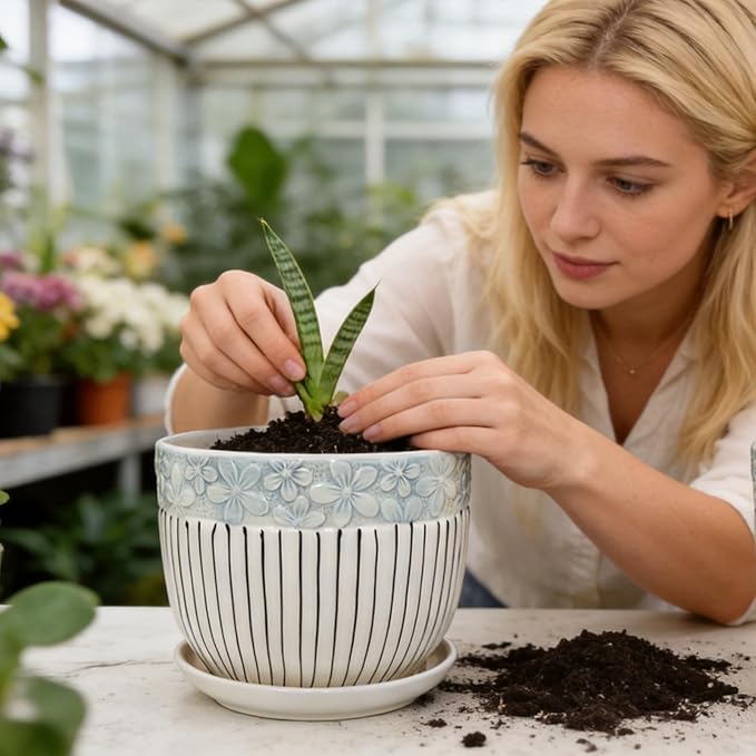 Vintage Flower Pots for Indoor Plant, Round Ceramic Plant Pots with Drainage Holes and Saucers, 6.7/5.2/3.9 Inches Retro Flower Planters Set of 3