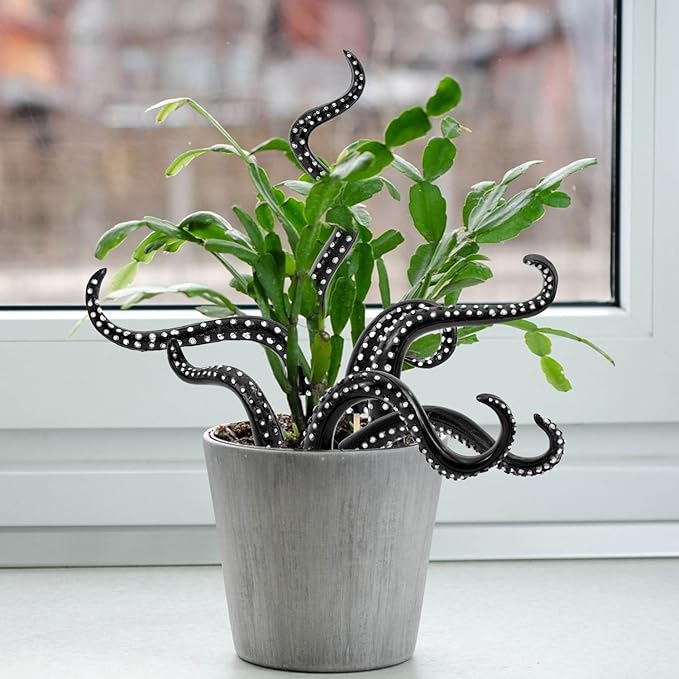 BOXOB 7pcs Octopus Tentacle Plant Stakes, Various Shapes Glow in The Dark Octopus Leg Stakes Evil Decorative Garden Stakes for Potted Plants Indoor Outdoor Decoration (Black)