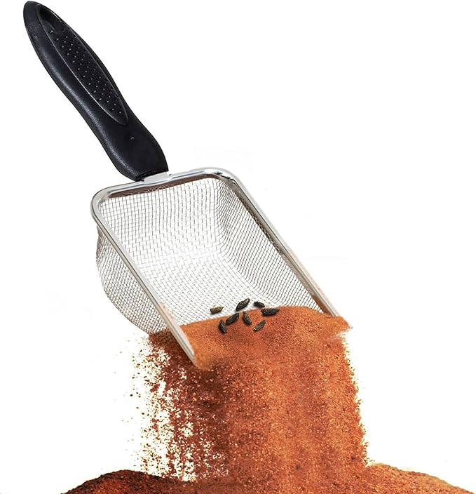 SunGrow Reptile Sand Scoop, Stainless Steel Sifter for Lizard, Gecko & Snake Habitat, Substrate Scoop, Non-Slip Handle, Fine Mesh Scooper for Clumping Sand – Not Suitable for Pellet or Crystal Litter