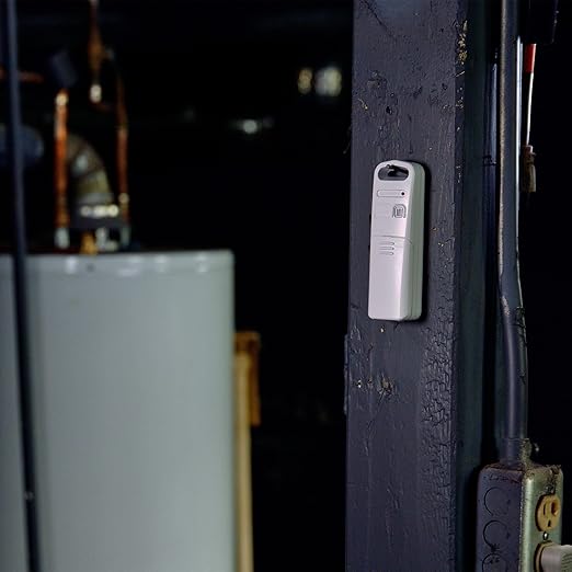 AcuRite Wireless Indoor Outdoor Temperature and Humidity Sensor with A-B-C Switch (06002M / 592TXR)