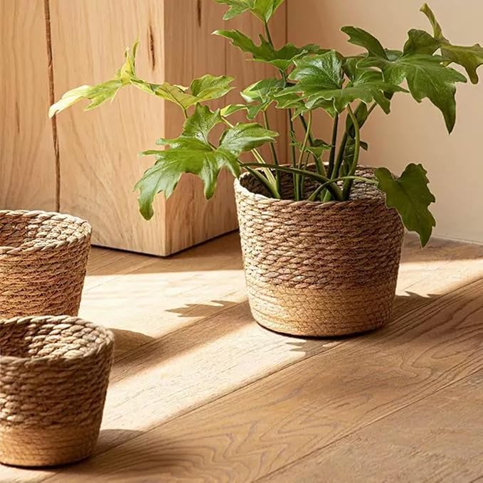 6'' Seagrass Round Wicker Planter Basket with Plastic Liner, Handmade Woven Basket Flower Pot for Indoor Plants and Flower, Boho Home Decor, Bread & Fruit Storage Basket (Black,6.9''X4.7'')