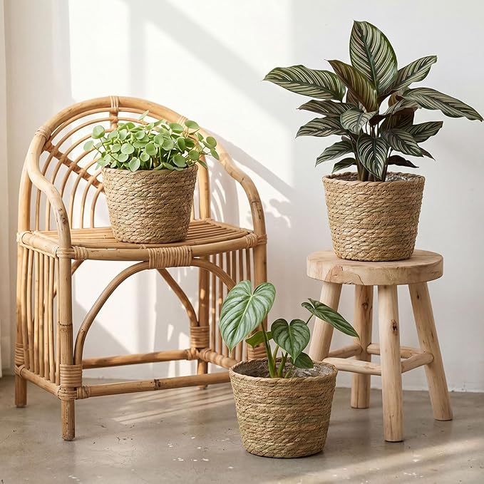 4 Pcs Straw Plant Baskets Indoor Rattan Woven Flower Baskets with Plastic Liner, Cattail Plant Planter for Indoor Outdoor Rustic Boho Home Farmhouse Floor Potted Pots Decor