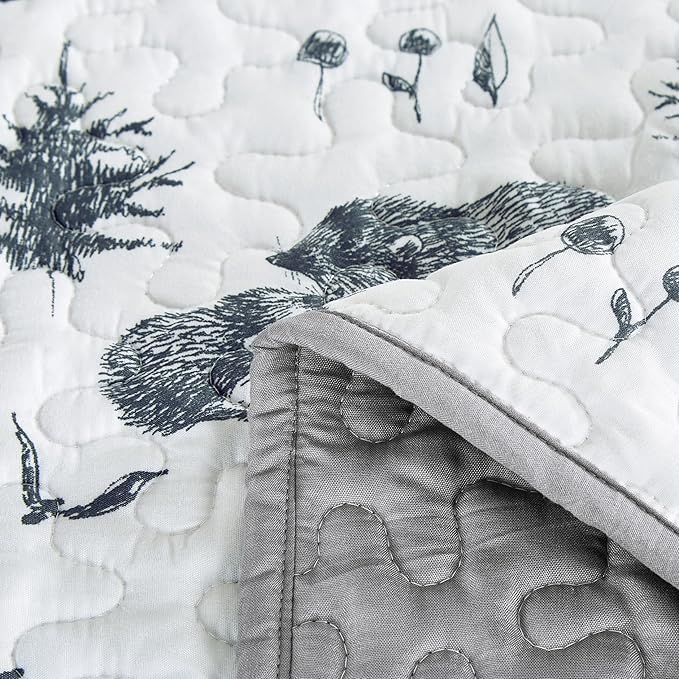 Chezmoi Collection Denver 3-Piece Southwestern Lodge Quilt Set King - White Black Gray Grizzly Bear Wolves Moose Pine Tree Mountain Printed Microfiber Lightweight Bedspread Set for All Season