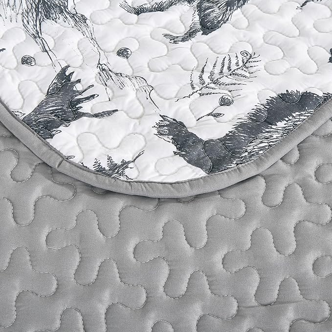 Chezmoi Collection Denver 3-Piece Southwestern Lodge Quilt Set Queen - White Black Gray Grizzly Bear Wolves Moose Pine Tree Mountain Printed Microfiber Lightweight Bedspread Set for All Season